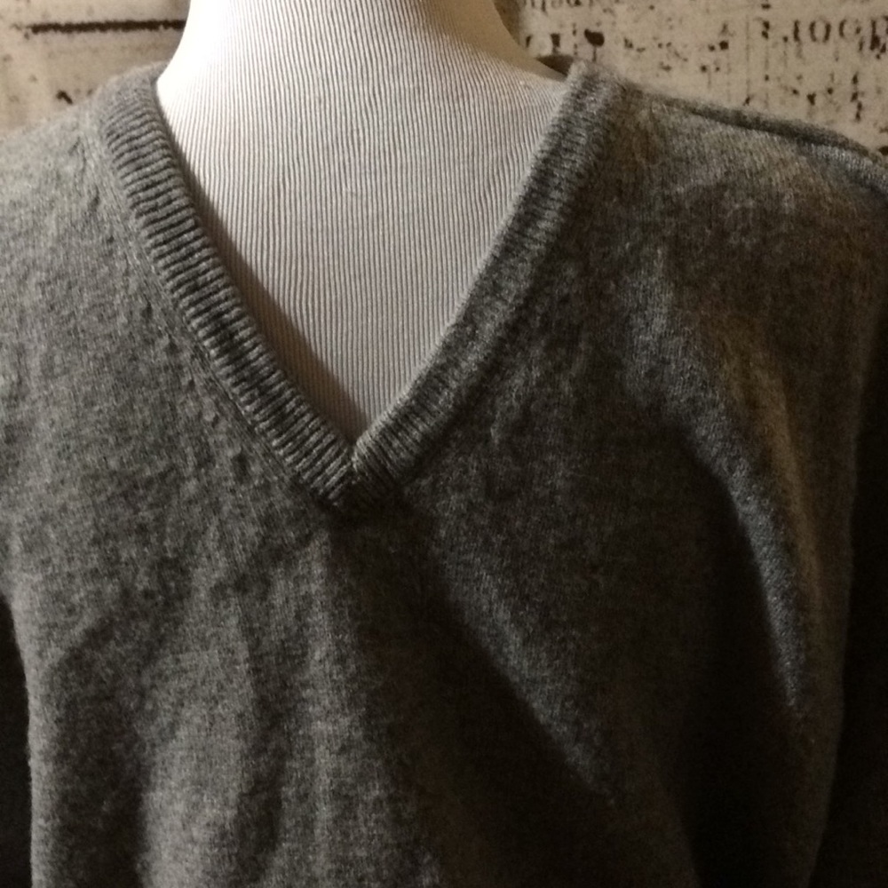 L.L. Bean Lambswool V-Neck Grey L Sweater